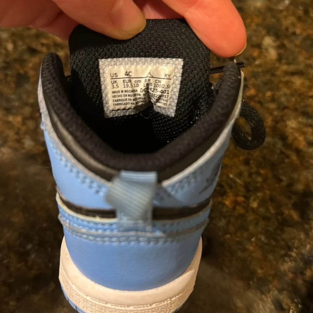 Toddler Jordan 1 Mids 4C